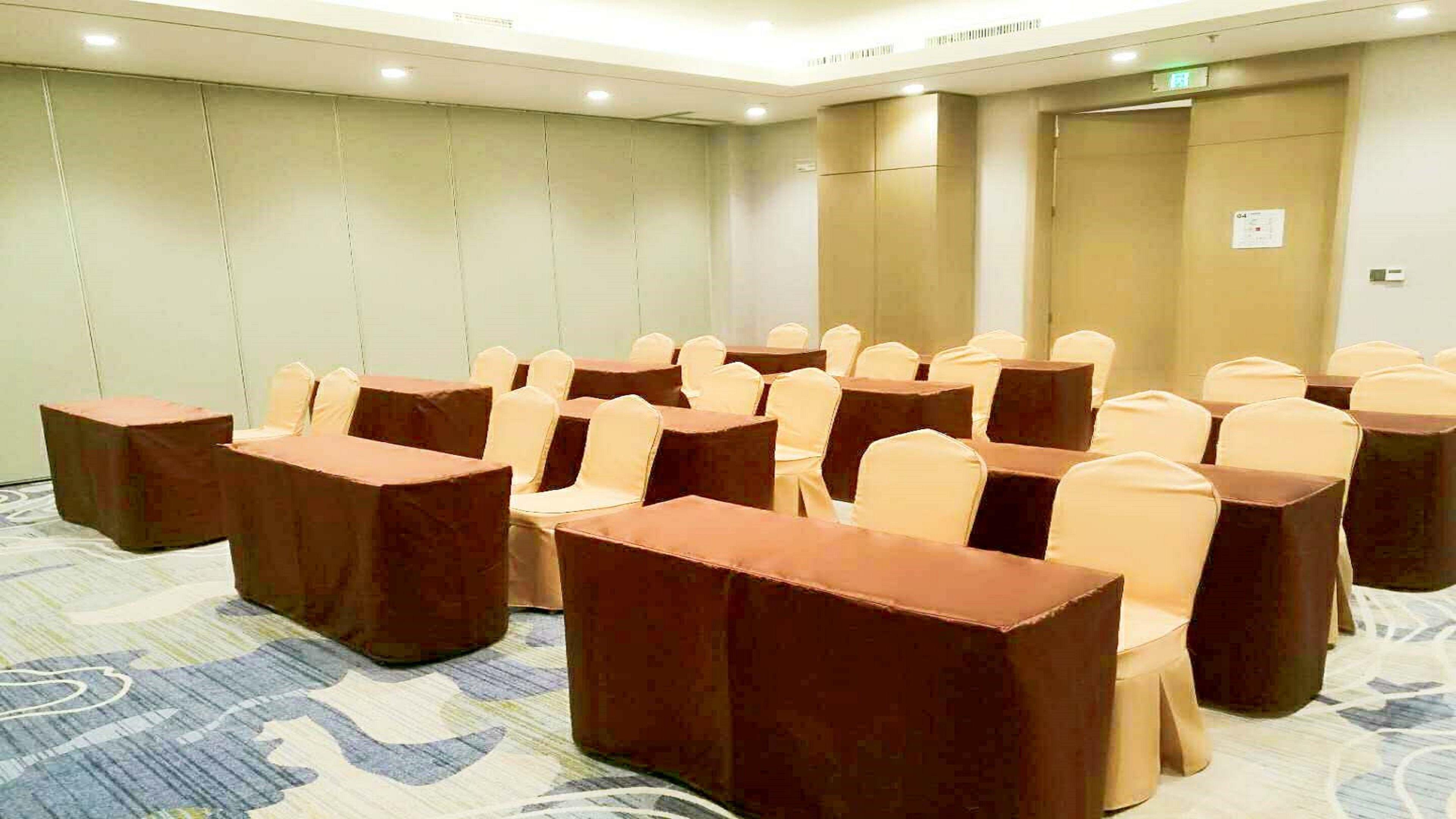 Holiday Inn Express Anshan Downtown By Ihg Exterior photo